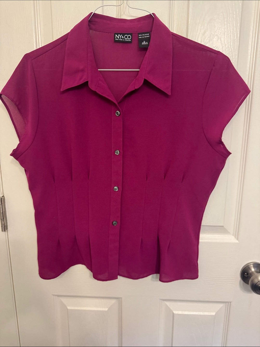 New York & Company Fuchsia Short-Sleeve Button-Down Blouse
